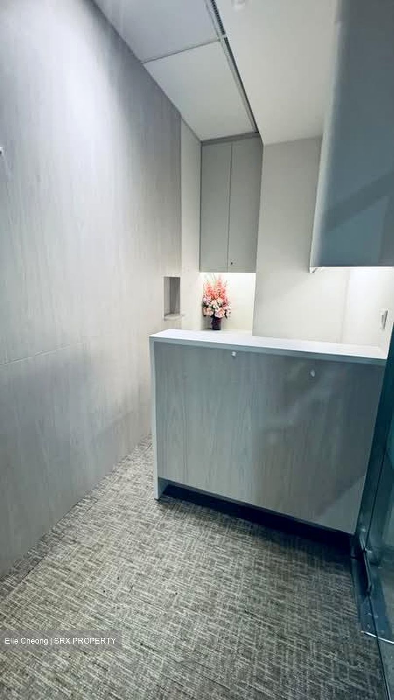 Mount Elizabeth Novena Hospital (D12), Retail #568050091